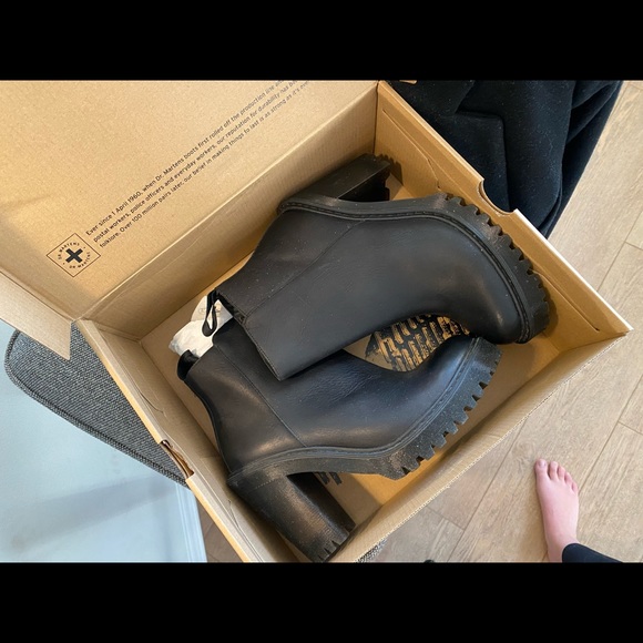 Doc Martens Black Magdalena size us 9. I was gifted them and never worn them! - Picture 6 of 7